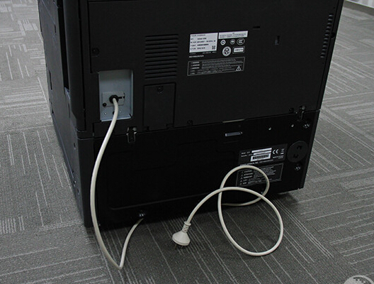 柯尼卡美能达C266的电源接口采用的是内嵌式设计-科颐办公