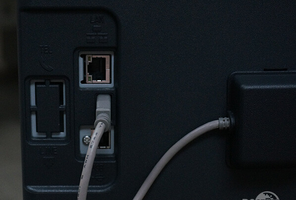 连接电脑的USB连接端口以及网线端口-科颐办公